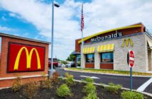 McDonald’s Restaurant weltweit – Ein Treffpunkt für Jung und Alt (Foto: AdobeStock-866808606 Refrina)