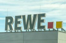 Die Rewe Group expandiert stetig und setzt auf zukunftsorientierte Handelsstrategien. (Foto: AdobeStock 592782226-Annabell Gsödl)